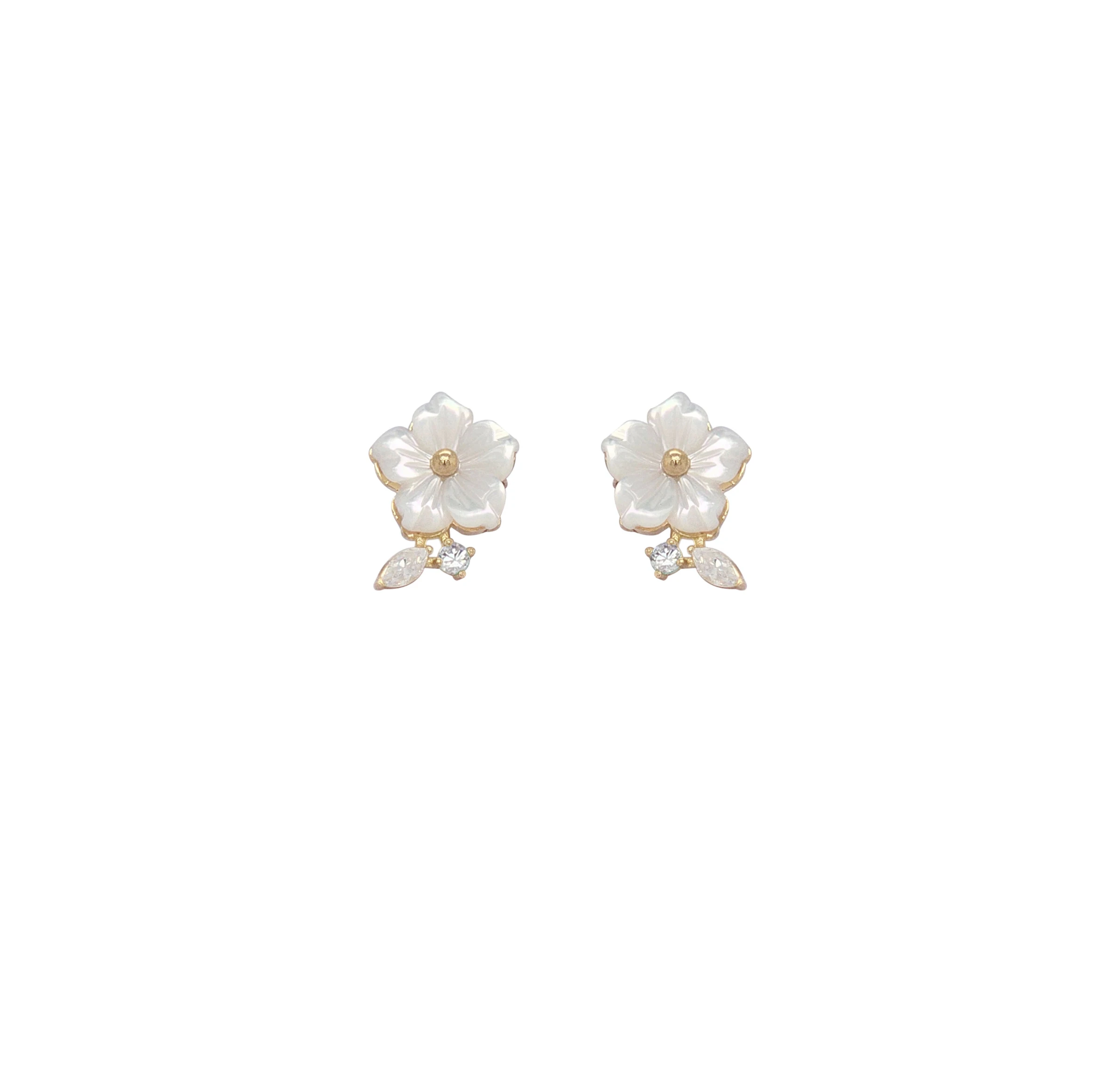 NATURA EARRINGS FLOWER WITH LEAF WHITE