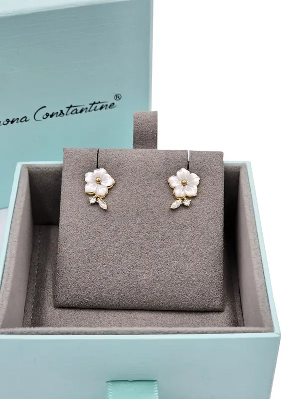 NATURA EARRINGS FLOWER WITH LEAF WHITE