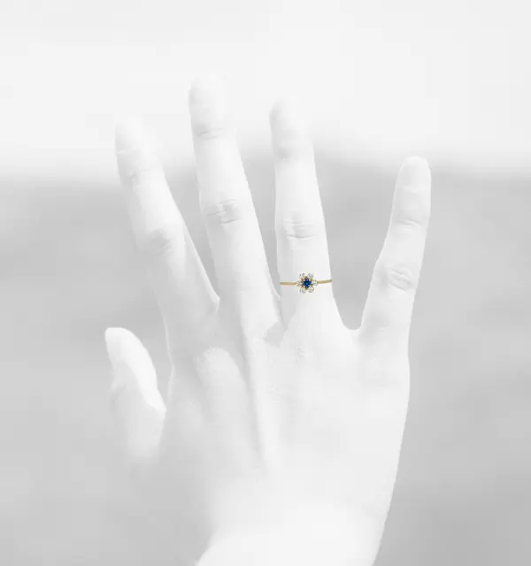 CLASSIC 7 STONE RING BLUE AND WHITE 