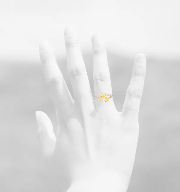 NATURA RING BYPASS WITH THREE PEAR SHAPED YELLOW AND WHITE SMALL STONES