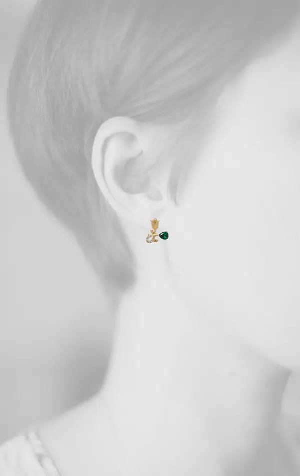 NATURA EARRINGS WITH GOLD FLOWER AND GREEN PEAR CUT CZ