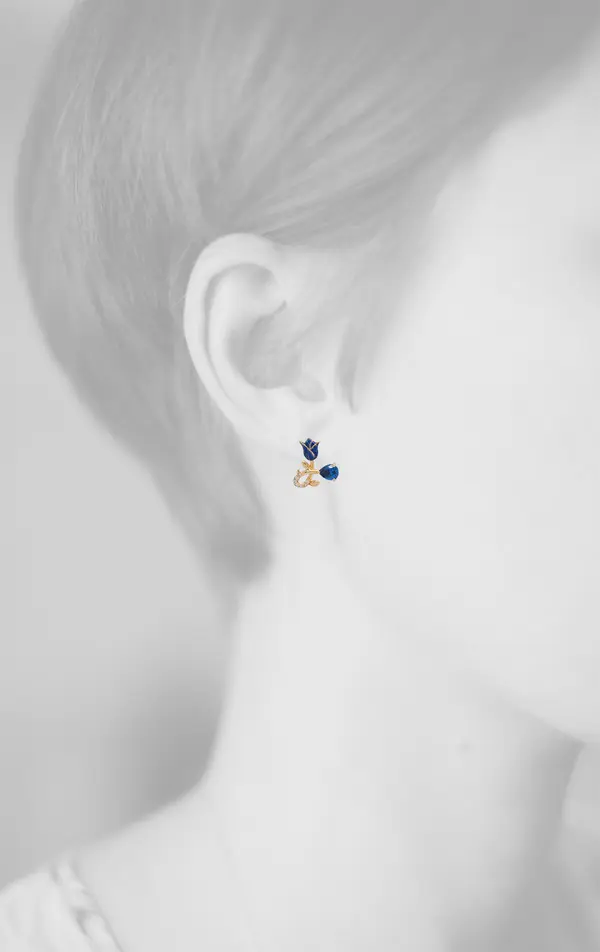 NATURA EARRINGS WITH BLUE ENAMEL FLOWER AND BLUE PEAR CUT CZ