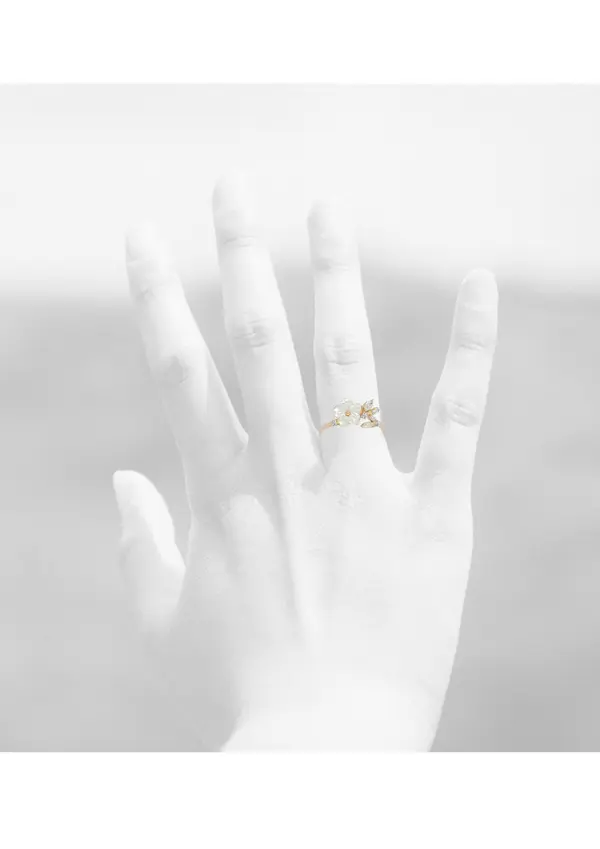 NATURA RING FLOWER WITH LEAF WHITE