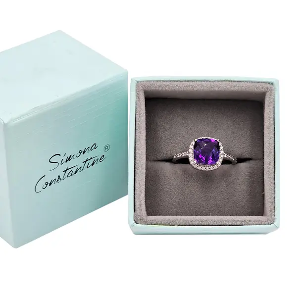 DIAMOND RING WITH CUSHION-CUT AMETHYST