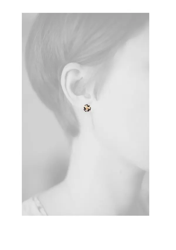 CHRISTIE'S EARRINGS WHITE AND BLACK