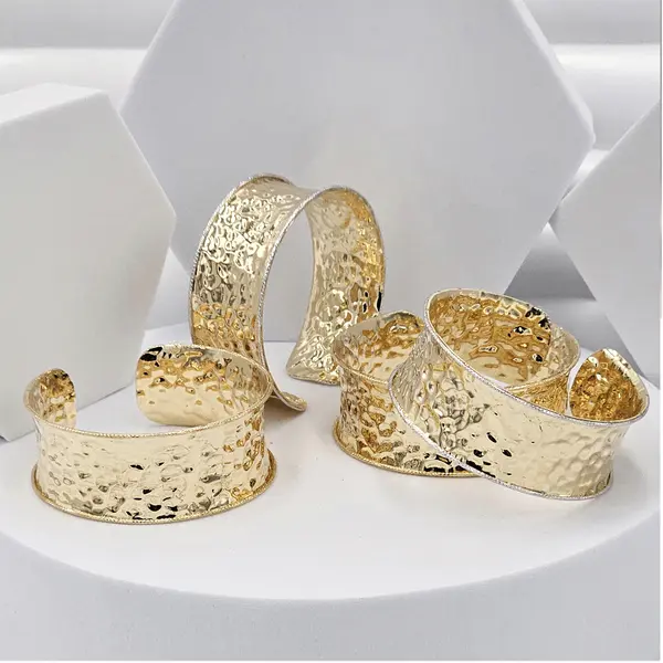  HAMMERED GOLD CUFF BANGLE