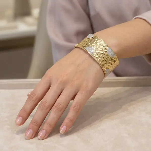 HAMMERED-FINISH GOLD JEWELRY SET 